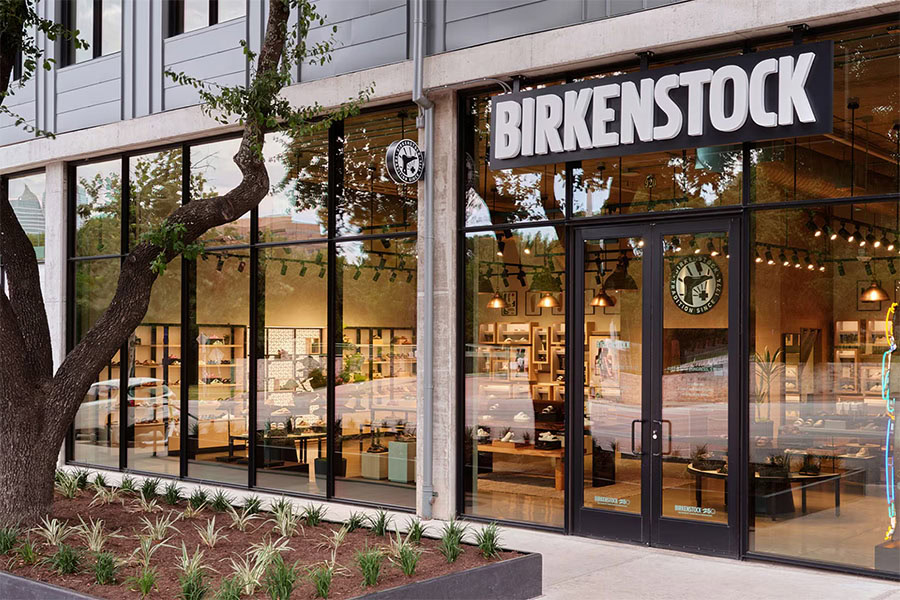 Как рекламата превърна Birkenstock от ортопедични сандали в символ на статус